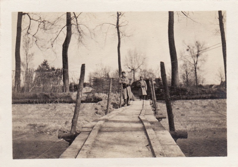 Photo originale, 1915, Cormicy, 239e RI - pont sur le canal pour aller aux tranchées de la Neuville