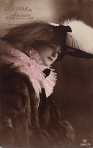 Carte Postale Ancienne - Bonne Année - jeune femme élégante - écrite en 1917